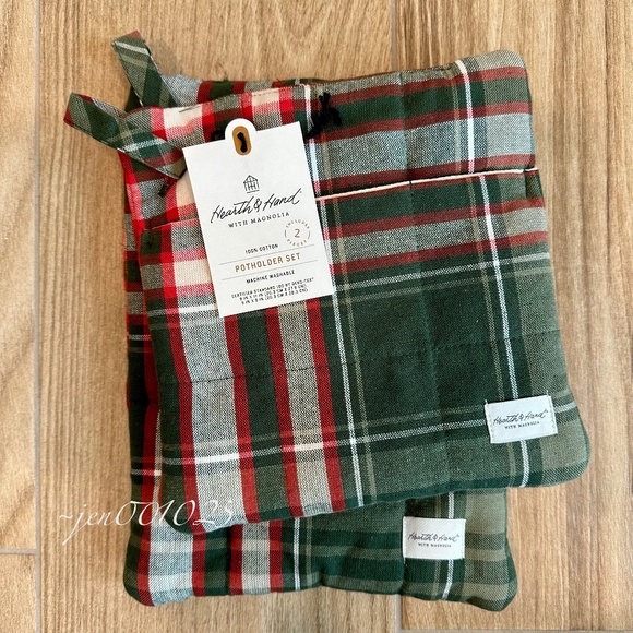 Hearth & Hand Magnolia 2pc Christmas Plaid Potholders - Picture 4 of 12